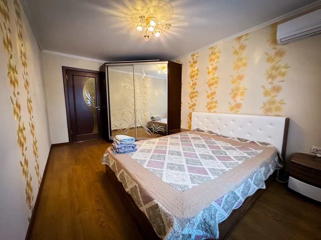 Квартира трёхкомнатная на проспекте 50 лет Октября, 70 м², Сызрань — спальня, фото 4