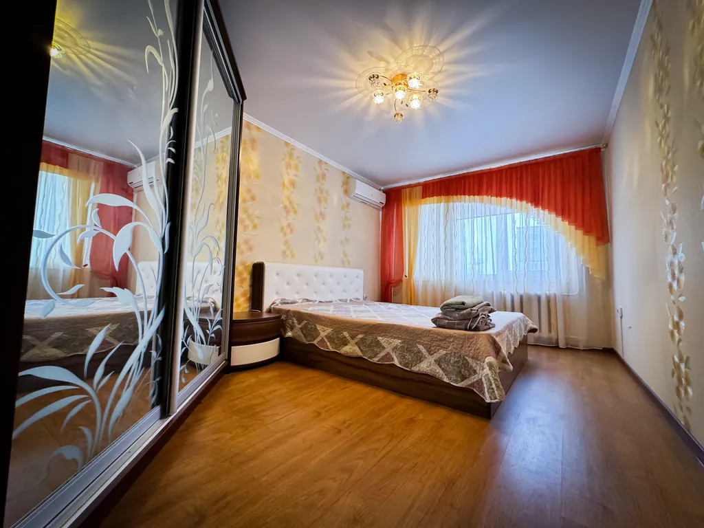 Квартира трёхкомнатная на проспекте 50 лет Октября, 70 м², Сызрань — спальня, фото 5