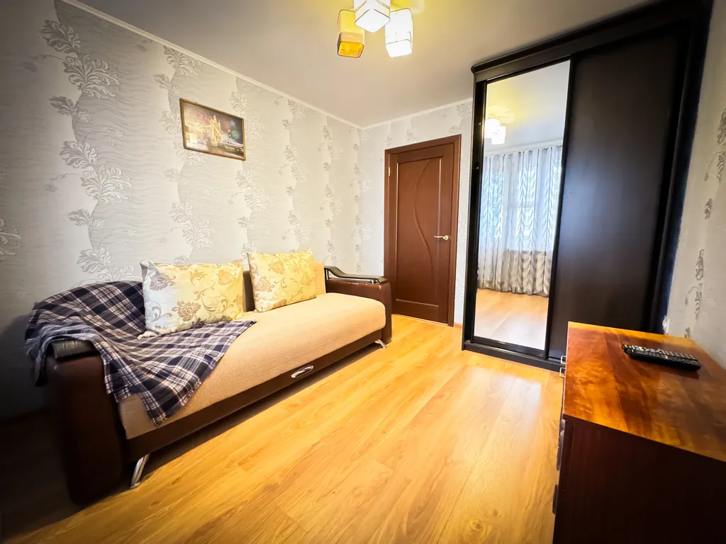 Квартира трёхкомнатная на проспекте 50 лет Октября, 70 м², Сызрань — спальня, фото 6