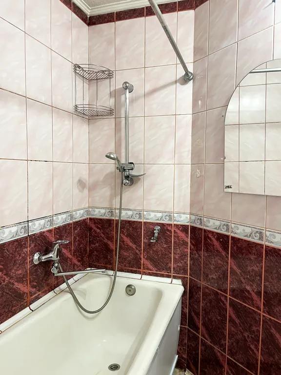 Квартира однокомнатная в Центральном, 35 м², Красноярск — ванная комната, фото 2