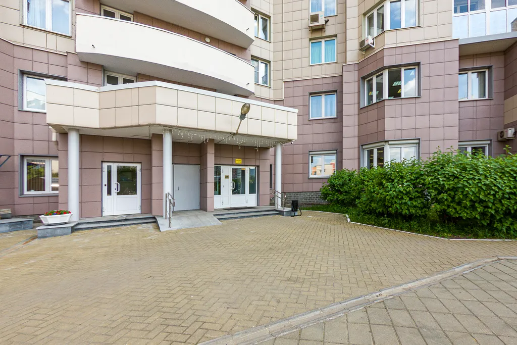 Квартира двухкомнатная у Ботаники, в Химмаше, 85 м², Екатеринбург — двор, фото 2