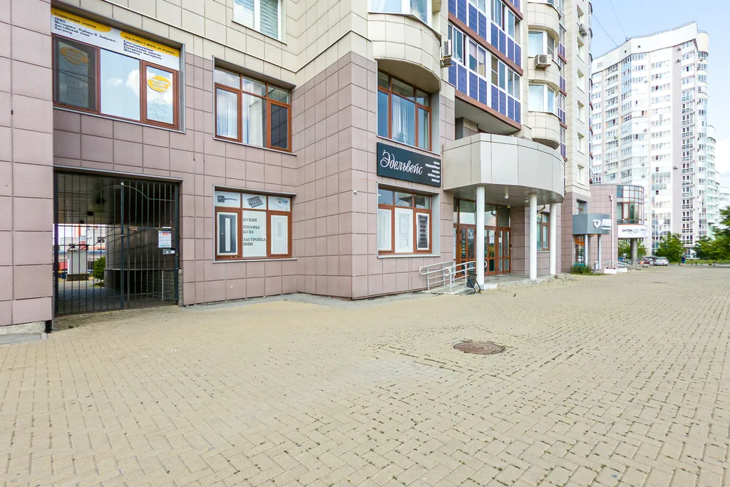 Квартира двухкомнатная у Ботаники, в Химмаше, 85 м², Екатеринбург — двор, фото 3
