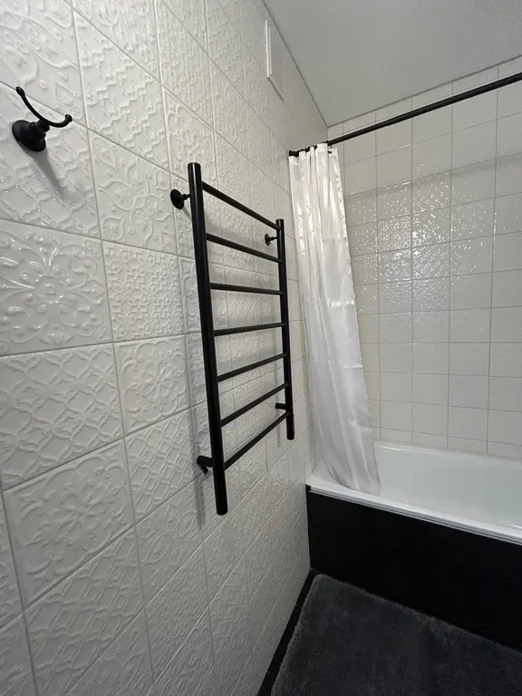 Квартира двухкомнатная в Ленинском, 62 м², Севастополь — фото 23