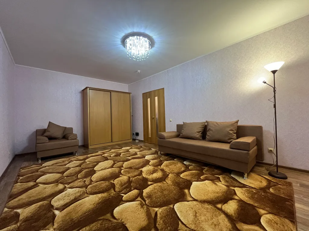Квартира однокомнатная на улице Обдорской, 45 м², Тюмень — спальня, фото 2