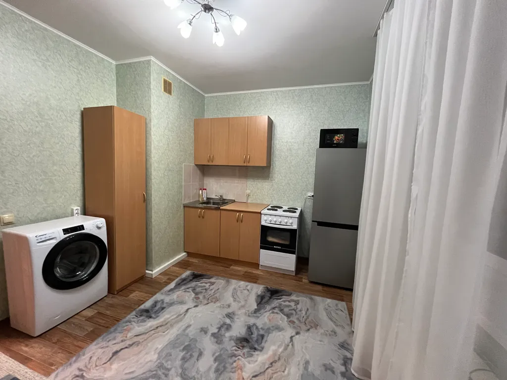 Квартира однокомнатная на улице Обдорской, 45 м², Тюмень — кухня, фото 2