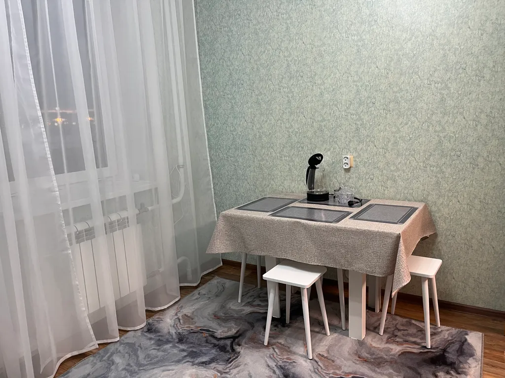 Квартира однокомнатная на улице Обдорской, 45 м², Тюмень — кухня, фото 3