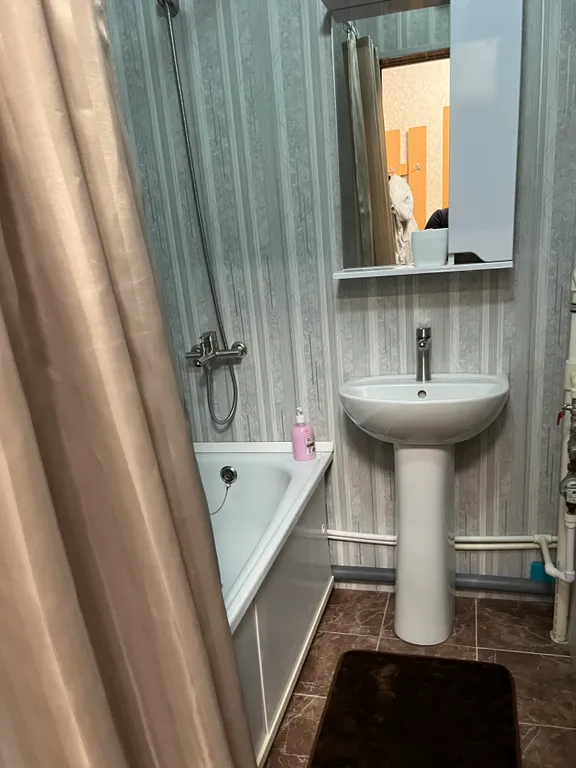 Квартира однокомнатная на улице Обдорской, 45 м², Тюмень — ванная комната
