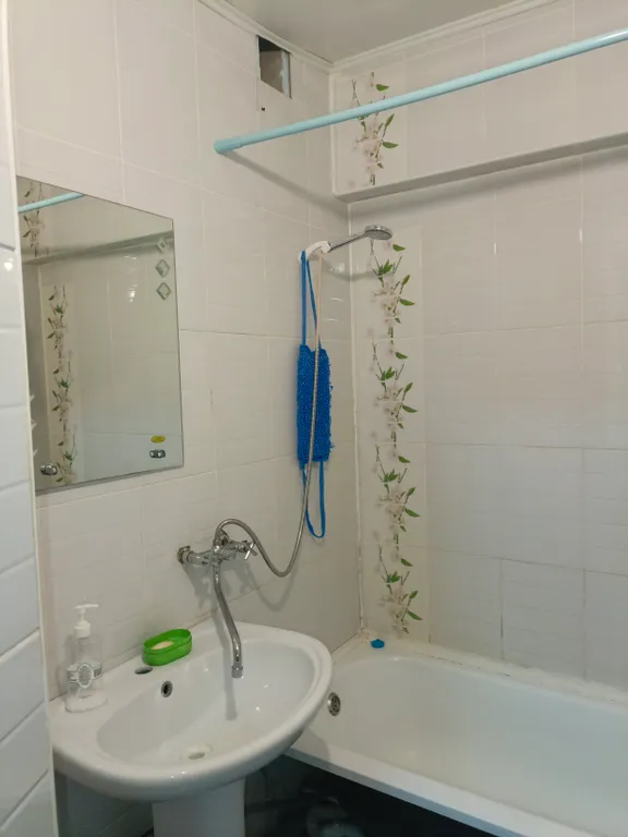 Квартира однокомнатная на улице Федора Гладкова, 45 м², Чебоксары — ванная комната, фото 2