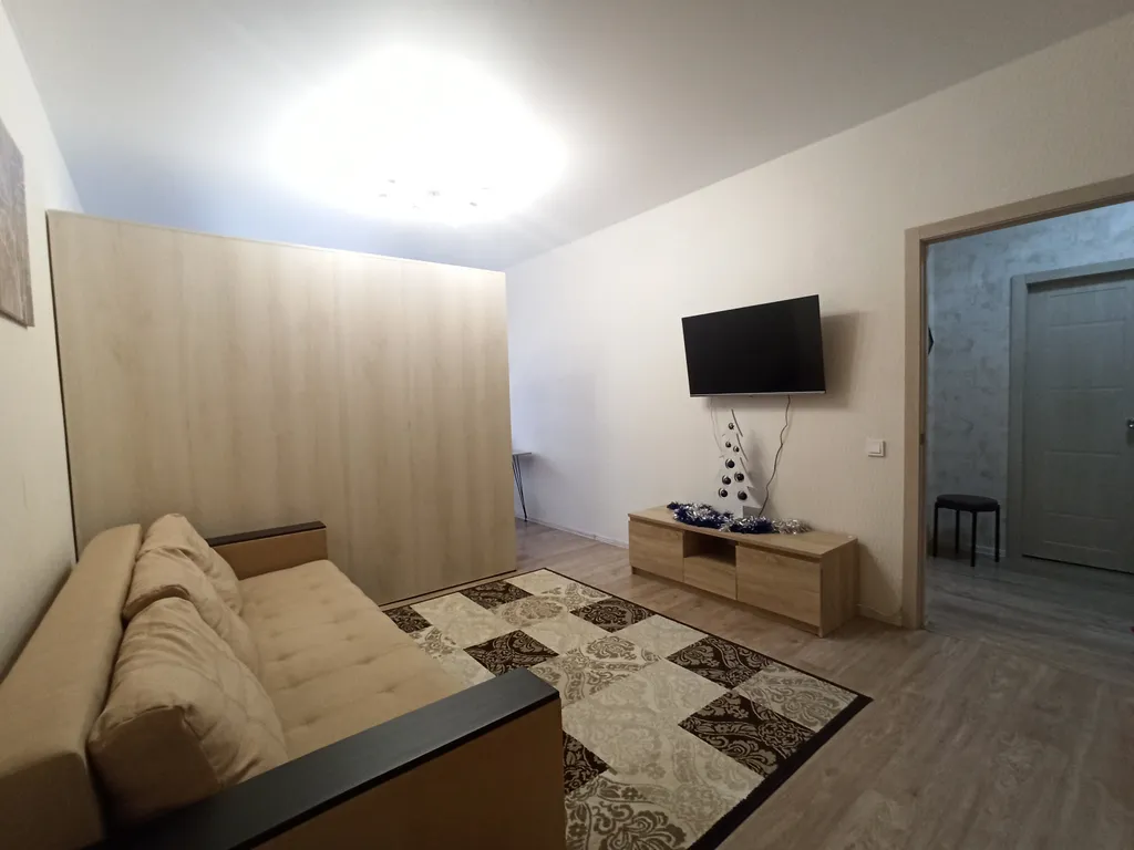 Квартира однокомнатная на улице Александра Покрышкина, 48 м², Краснодар — спальня, фото 6