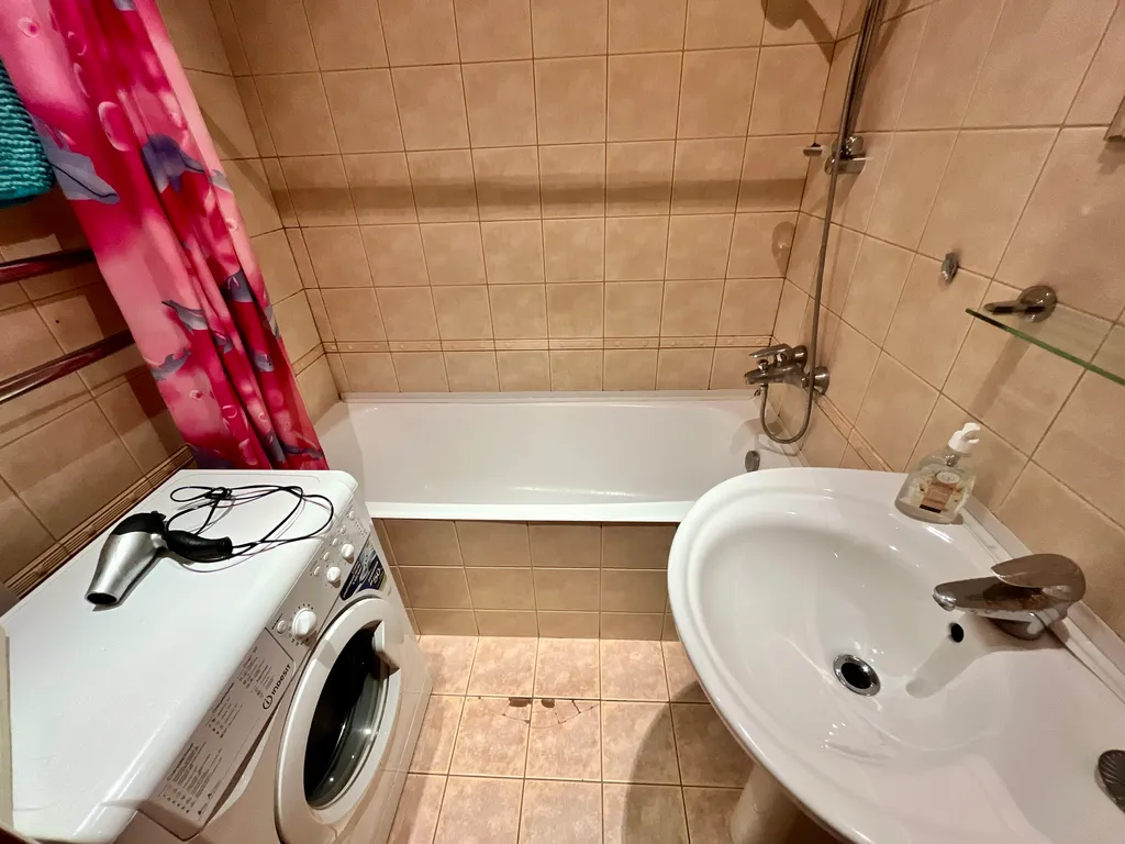 Квартира трёхкомнатная у Арбатской, в Арбате, 75 м², Москва — ванная комната