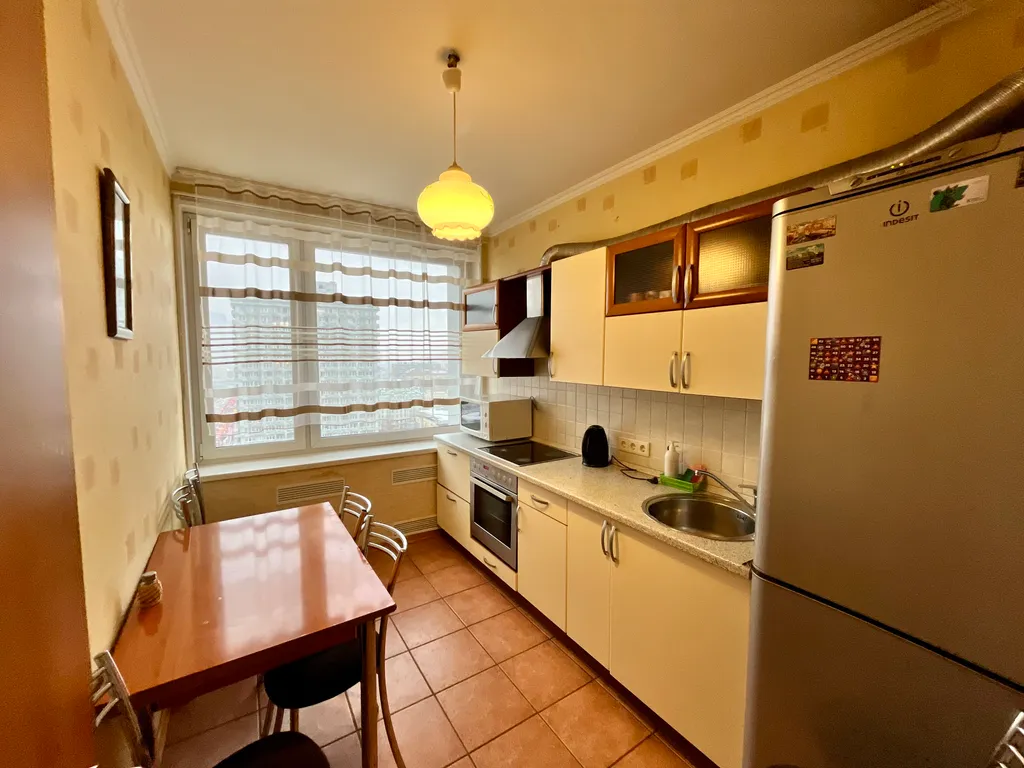 Квартира трёхкомнатная у Арбатской, в Арбате, 75 м², Москва — кухня, фото 2