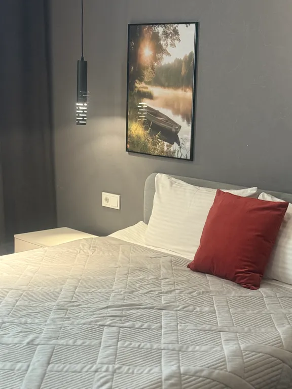 Квартира однокомнатная в Октябрьском, 47 м², Иркутск — спальня, фото 2