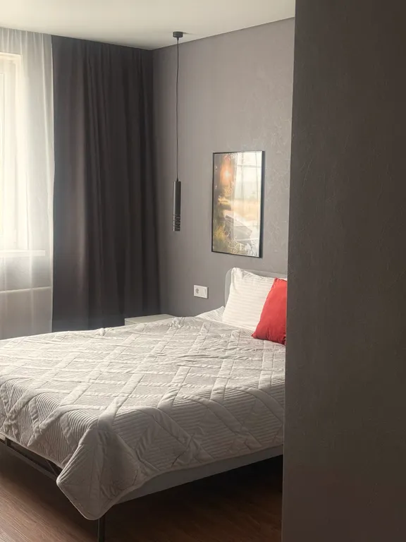 Квартира однокомнатная в Октябрьском, 47 м², Иркутск — спальня, фото 3