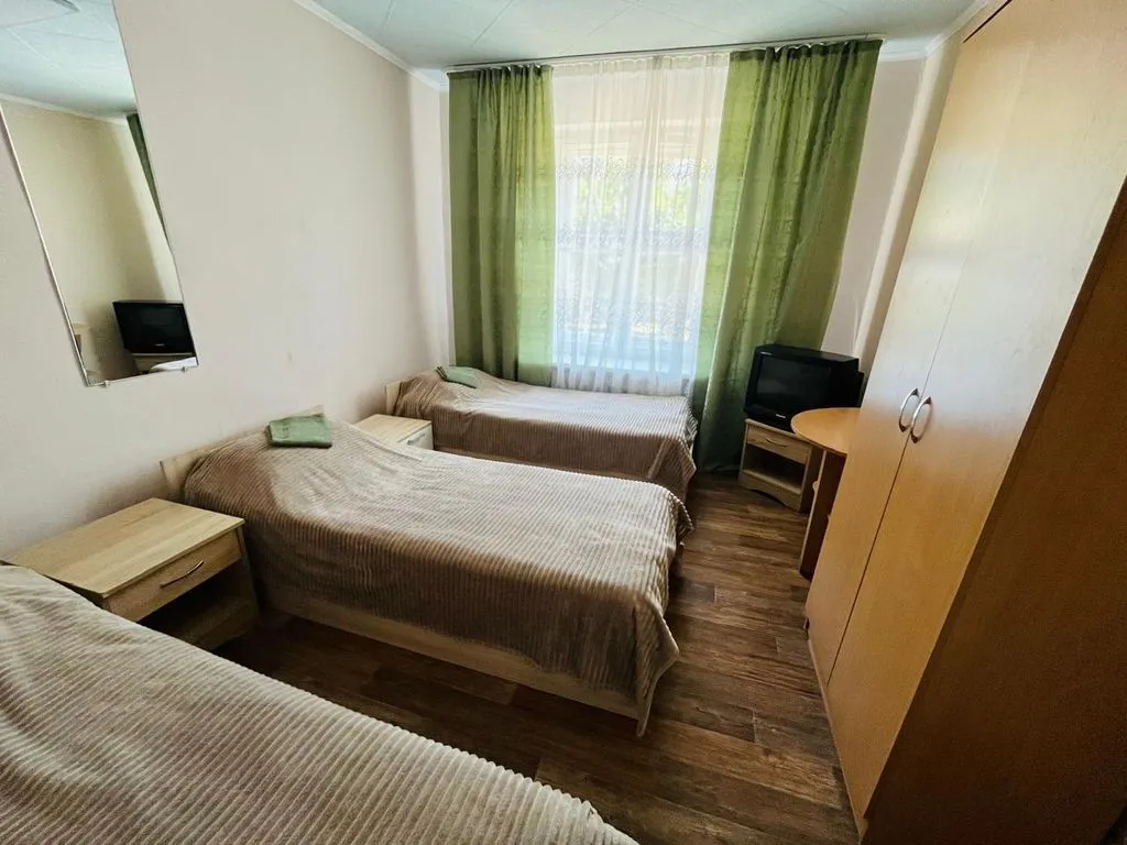 Трёхместный номер номер категории эконом, раздельные кровати