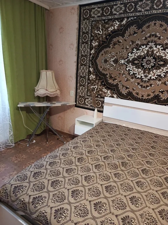 Квартира однокомнатная на улице Ломоносова, 42 м², Петровск — спальня, фото 2