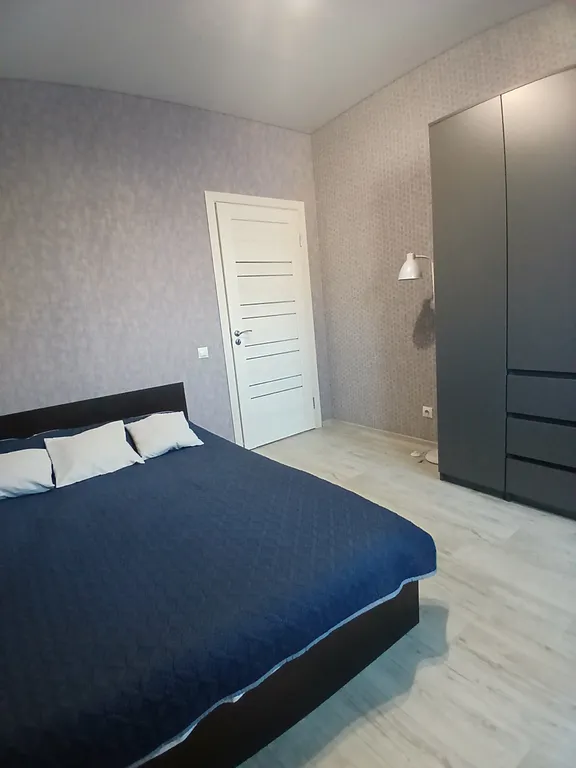 Квартира однокомнатная на улице Невской, 40 м², Тюмень — спальня, фото 4