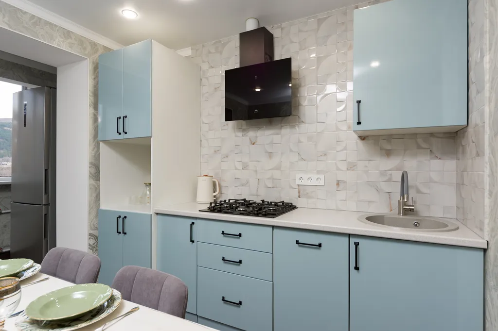 Квартира трёхкомнатная на улице Чайковского, 80 м², Кисловодск — кухня, фото 2