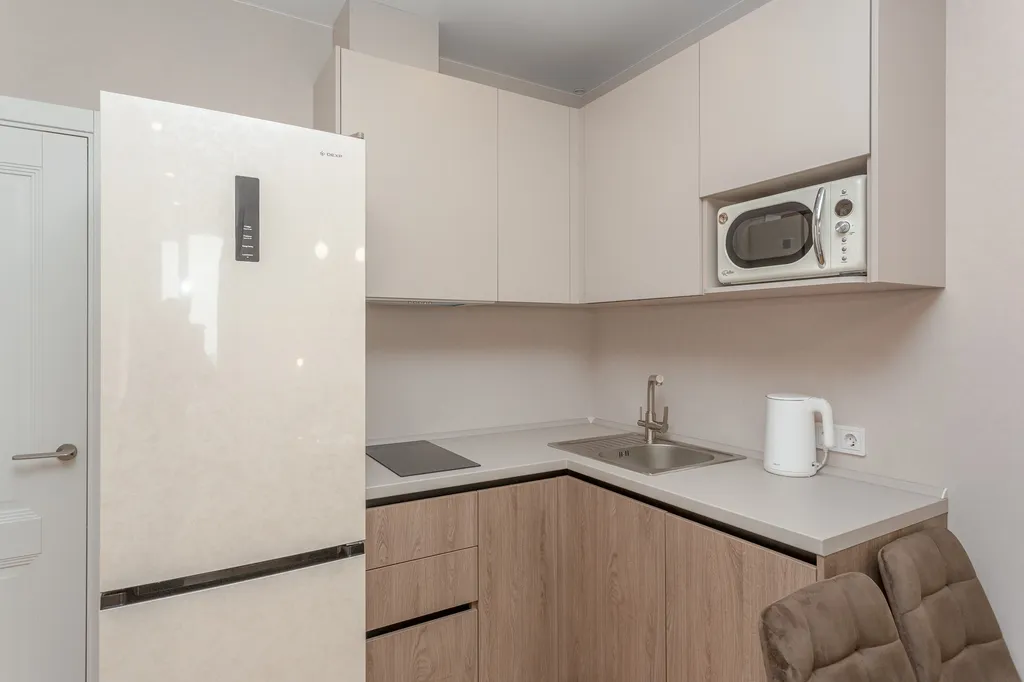 Квартира двухкомнатная в Ленинском, 50 м², Владивосток — кухня, фото 6