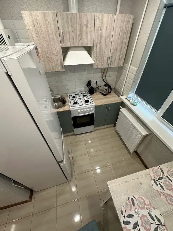 Квартира двухкомнатная на улице Металлистове, 43 м², Псков — кухня, фото 2