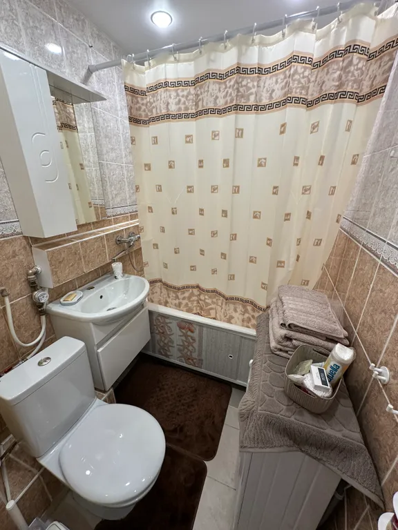 Квартира двухкомнатная на улице Металлистове, 43 м², Псков — ванная комната, фото 3