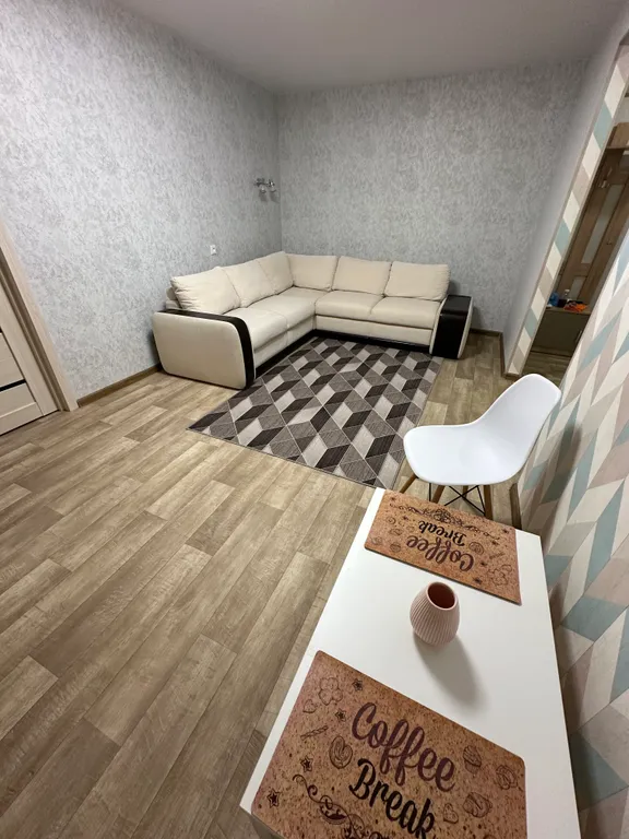 Квартира двухкомнатная на улице Металлистове, 43 м², Псков — спальня, фото 3
