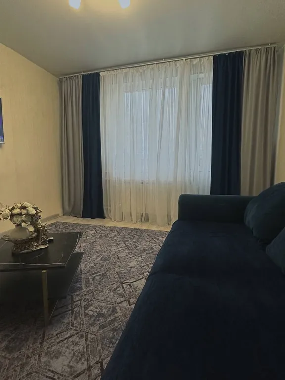 Квартира двухкомнатная в Верх-Исетском, 45 м², Екатеринбург — спальня, фото 2