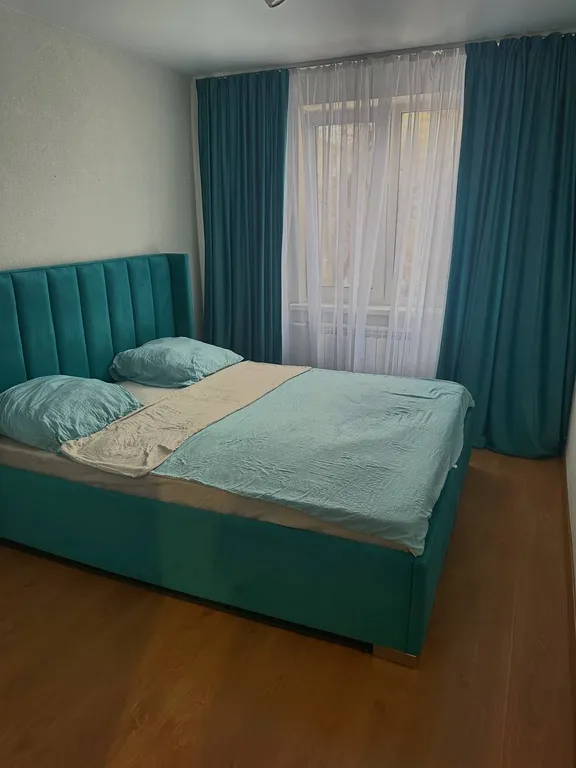 Квартира двухкомнатная в Верх-Исетском, 45 м², Екатеринбург — спальня, фото 3