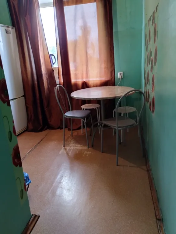 Квартира двухкомнатная в Дзержинском, 40 м², Волгоград — кухня