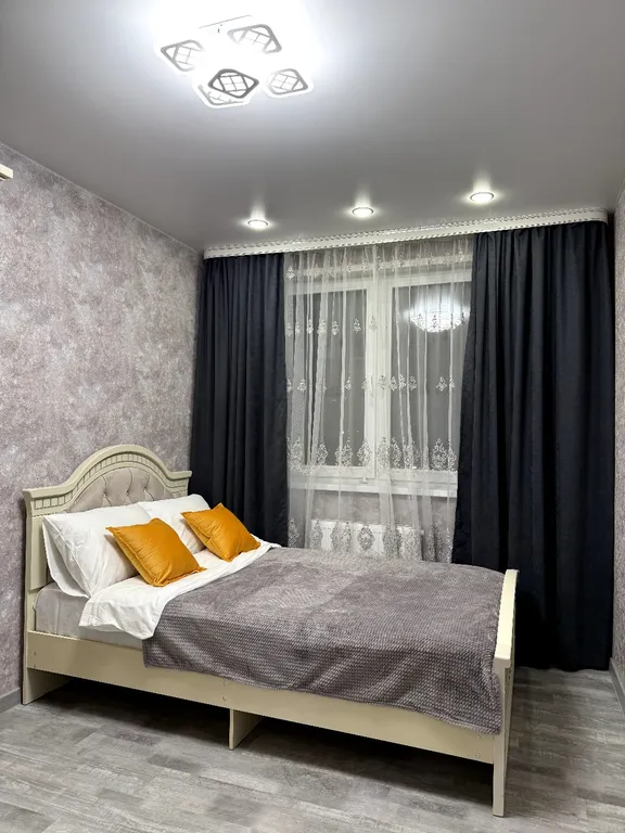 Квартира двухкомнатная на улице Брестской, 64 м², Рязань — спальня, фото 7