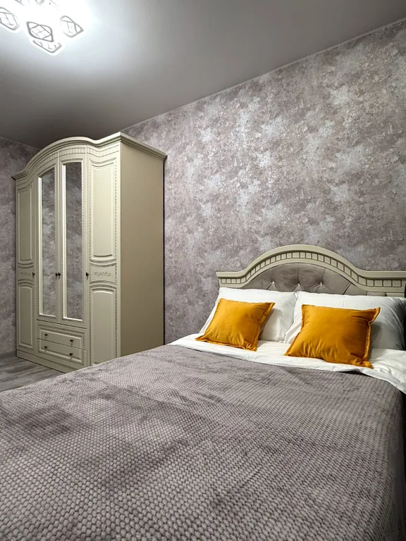 Квартира двухкомнатная на улице Брестской, 64 м², Рязань — спальня, фото 8