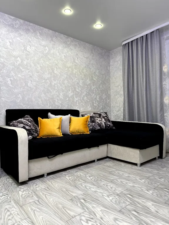 Квартира двухкомнатная на улице Брестской, 64 м², Рязань — спальня, фото 9