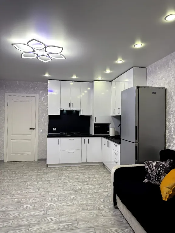 Квартира двухкомнатная на улице Брестской, 64 м², Рязань — кухня, фото 8