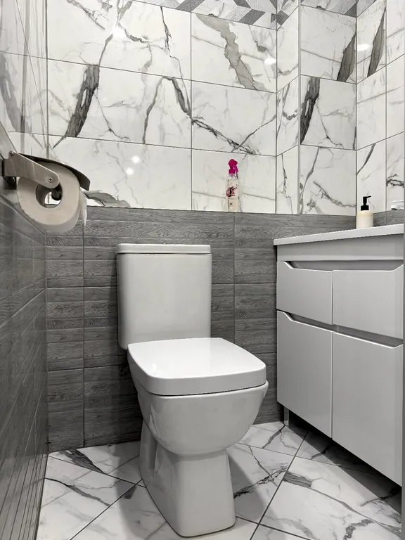 Квартира двухкомнатная на улице Брестской, 64 м², Рязань — ванная комната, фото 7