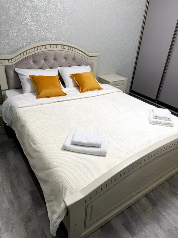 Квартира двухкомнатная на улице Брестской, 64 м², Рязань — спальня, фото 4