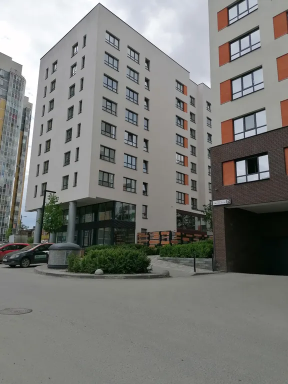 Квартира однокомнатная в Чкаловском, 45 м², Екатеринбург — двор