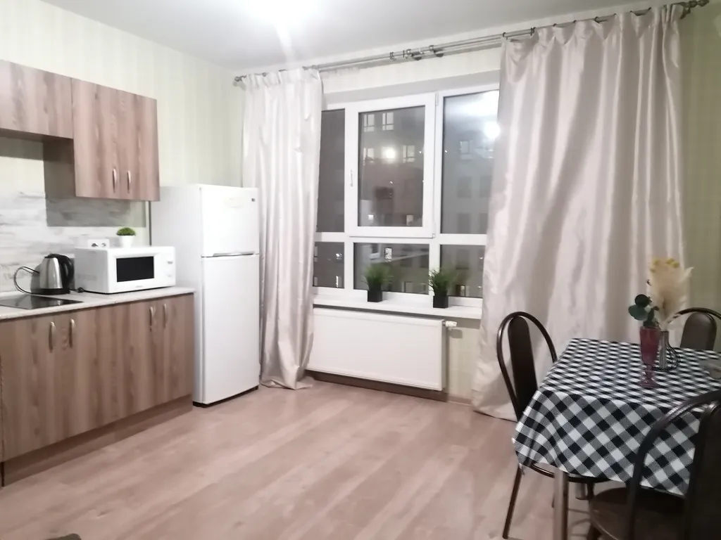 Квартира однокомнатная в Чкаловском, 45 м², Екатеринбург — кухня, фото 2