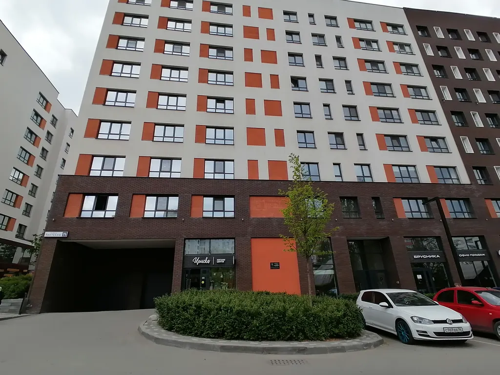 Квартира однокомнатная в Чкаловском, 45 м², Екатеринбург — двор, фото 2
