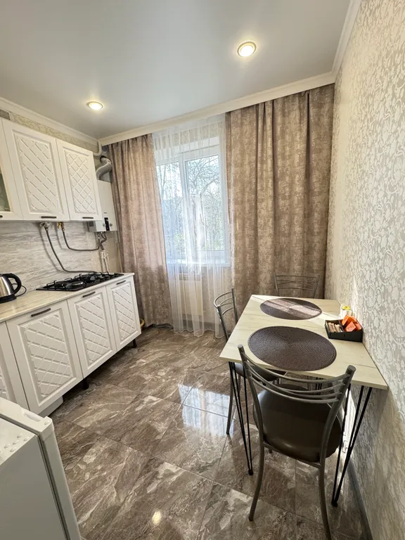 Квартира однокомнатная на улице Советской, 35 м², Минеральные Воды — кухня, фото 4