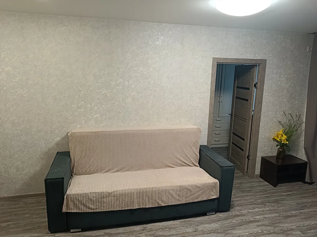 Квартира двухкомнатная у Гагаринской, в Железнодорожном, 58 м², Новосибирск — спальня, фото 6