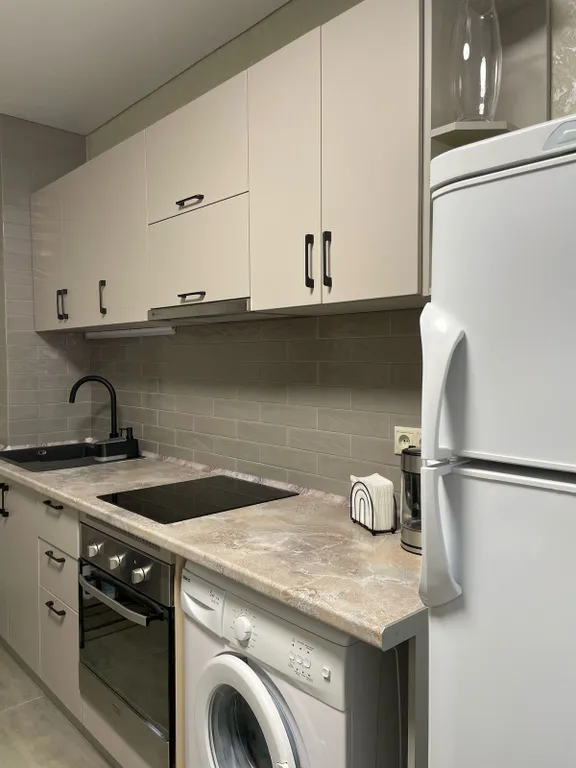 Квартира однокомнатная в Железнодорожном, 48 м², Самара — кухня, фото 4