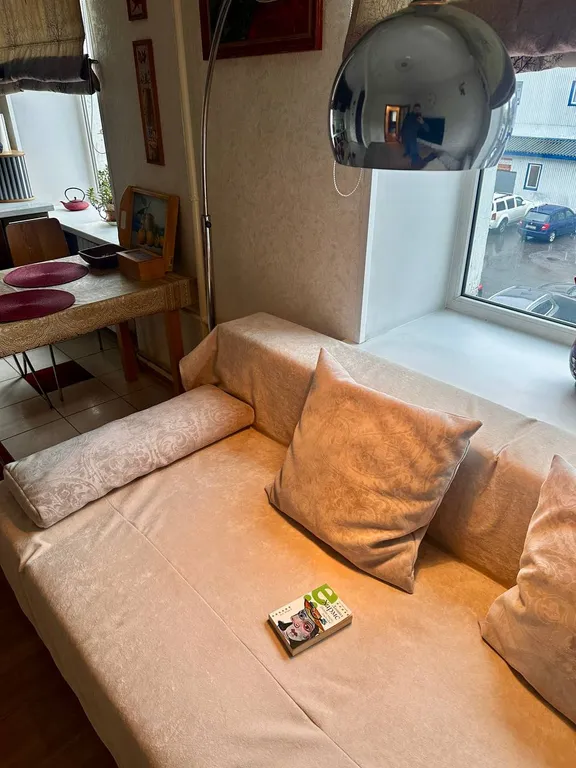 Квартира двухкомнатная на улице Октябрьской, 74 м², Мурманск — спальня, фото 3