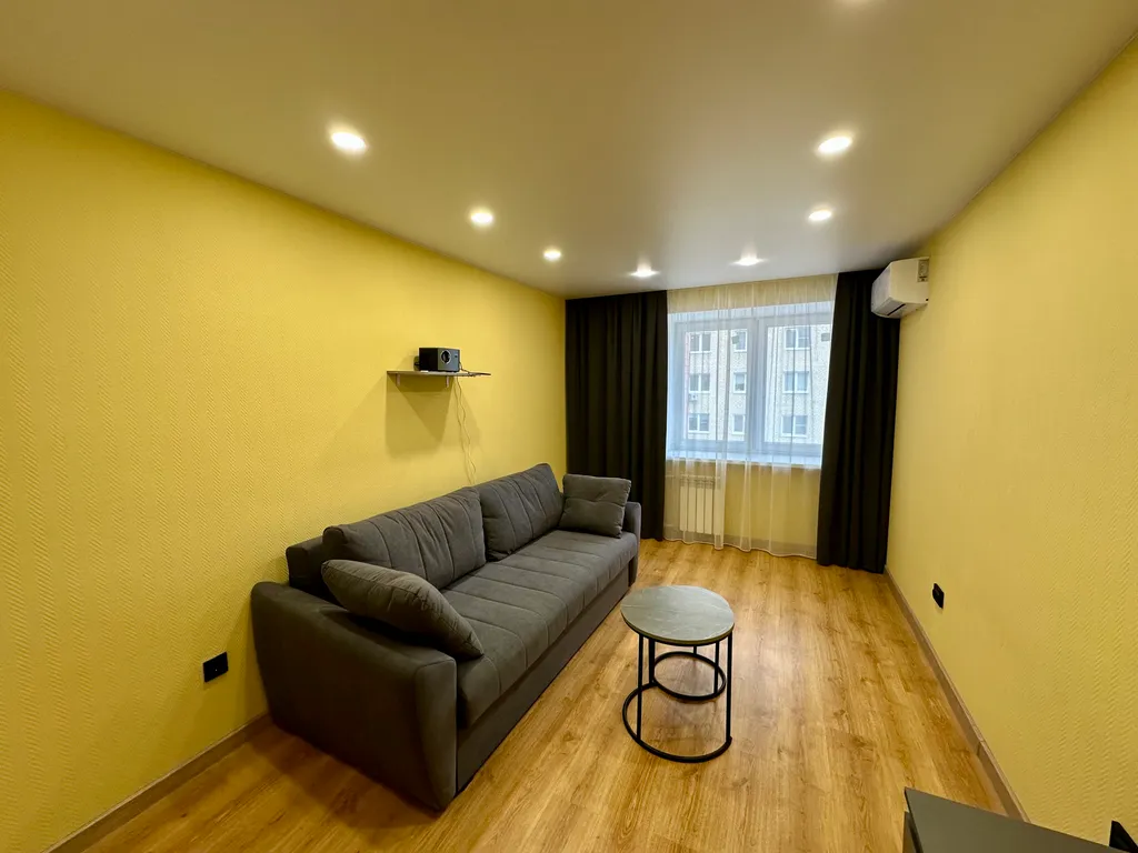 Квартира двухкомнатная на улице Жукова, 63 м², Ярославль — спальня, фото 9