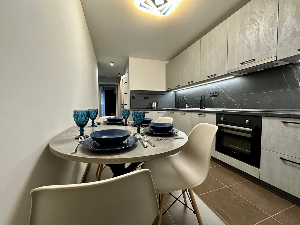 Квартира двухкомнатная на улице Жукова, 63 м², Ярославль — кухня, фото 2