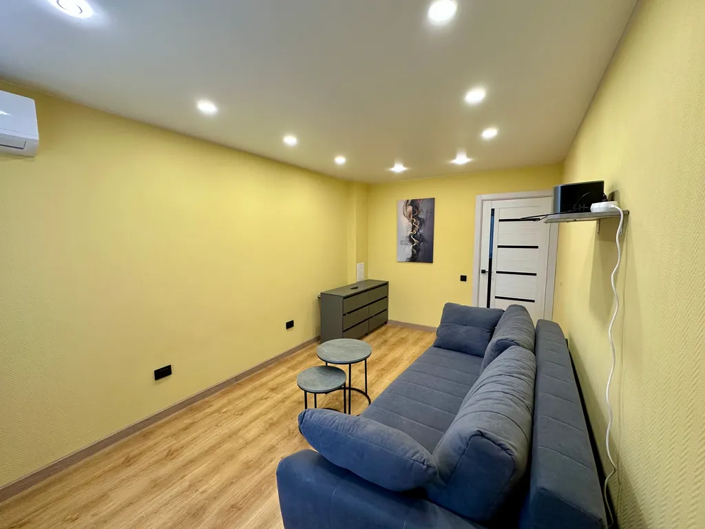 Квартира двухкомнатная на улице Жукова, 63 м², Ярославль — спальня, фото 8