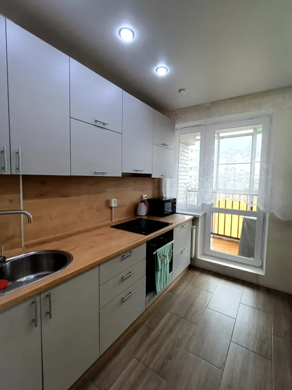 Квартира двухкомнатная на улице Радужной, 60 м², Чебоксары — фото 19