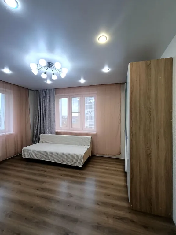 Квартира двухкомнатная на улице Радужной, 60 м², Чебоксары — фото 13
