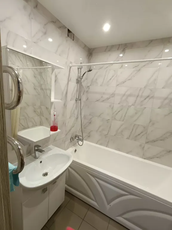 Квартира двухкомнатная на улице Радужной, 60 м², Чебоксары — фото 21