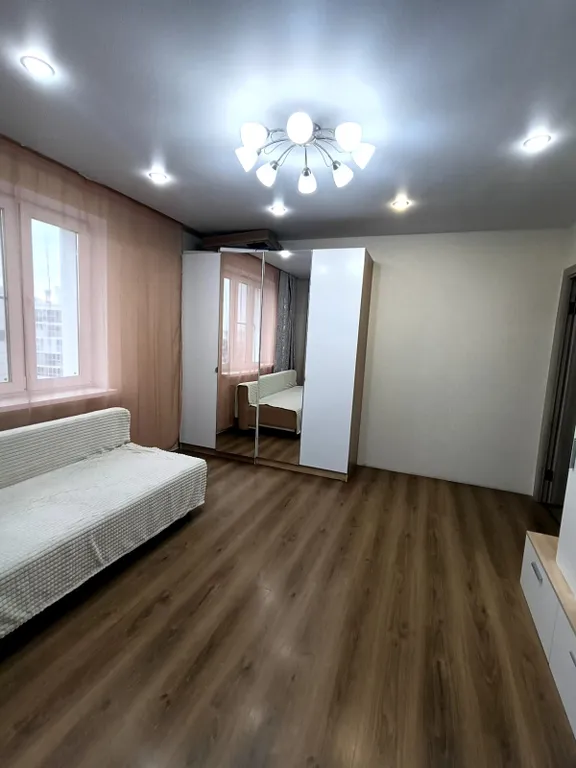 Квартира двухкомнатная на улице Радужной, 60 м², Чебоксары — фото 15