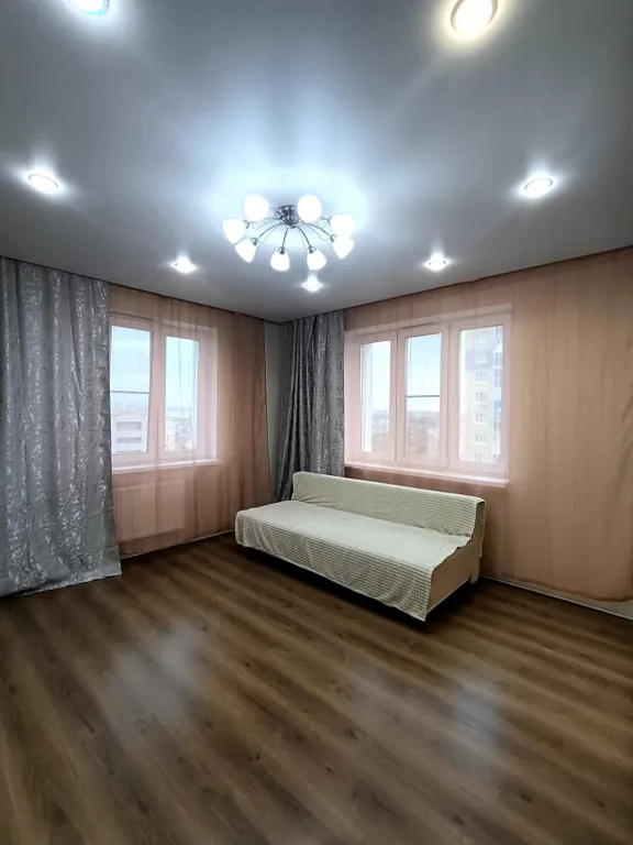 Квартира двухкомнатная на улице Радужной, 60 м², Чебоксары — фото 17