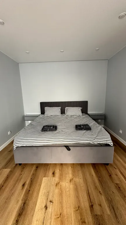 Квартира однокомнатная на улице Эшкинина, 45 м², Йошкар-Ола — спальня, фото 6
